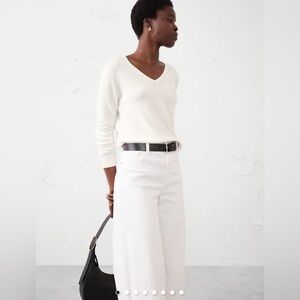 Banana Republic Forever Sweater in Cream V-Neck Size M